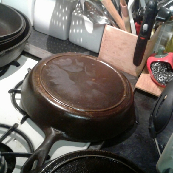 Cast iron skillet - Picture 8 of 8